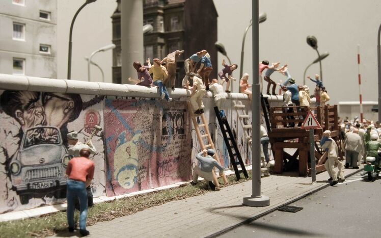 Dgs 1989-1990 Erstuermung Der Mauer