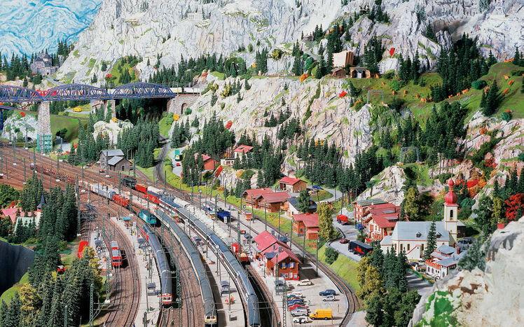 Oesterreich Alpen Bahnhof St Wendel